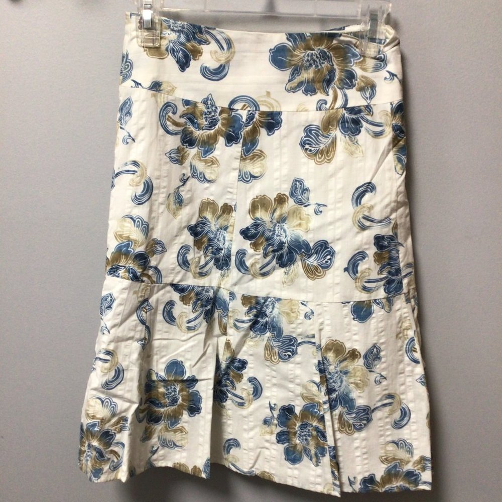 axcess A Liz Claiborne Company - White cotton skirt with blue & tan flowers